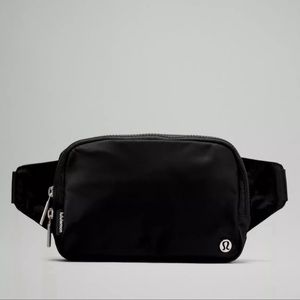 Lululemon Everywhere Belt Bag
